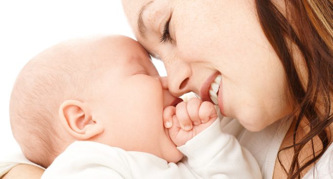 Donna e bambino al centro. Corso di formazione mamma bambino
